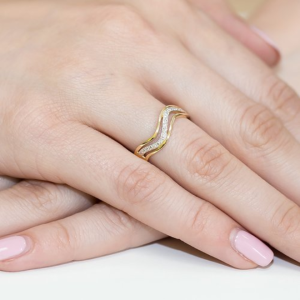 Pierścionek z Brylantami 0,06ct z żółtego złota próby 585. W-0116